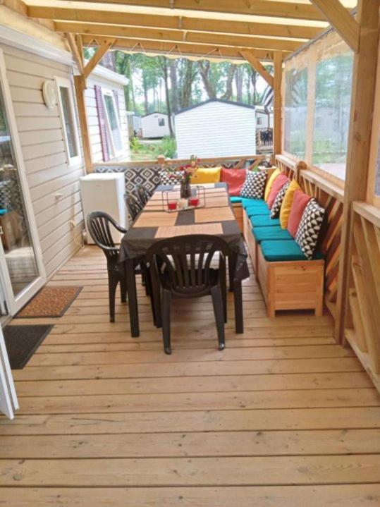 Mobilhome Au Bord De Campingplatz *
